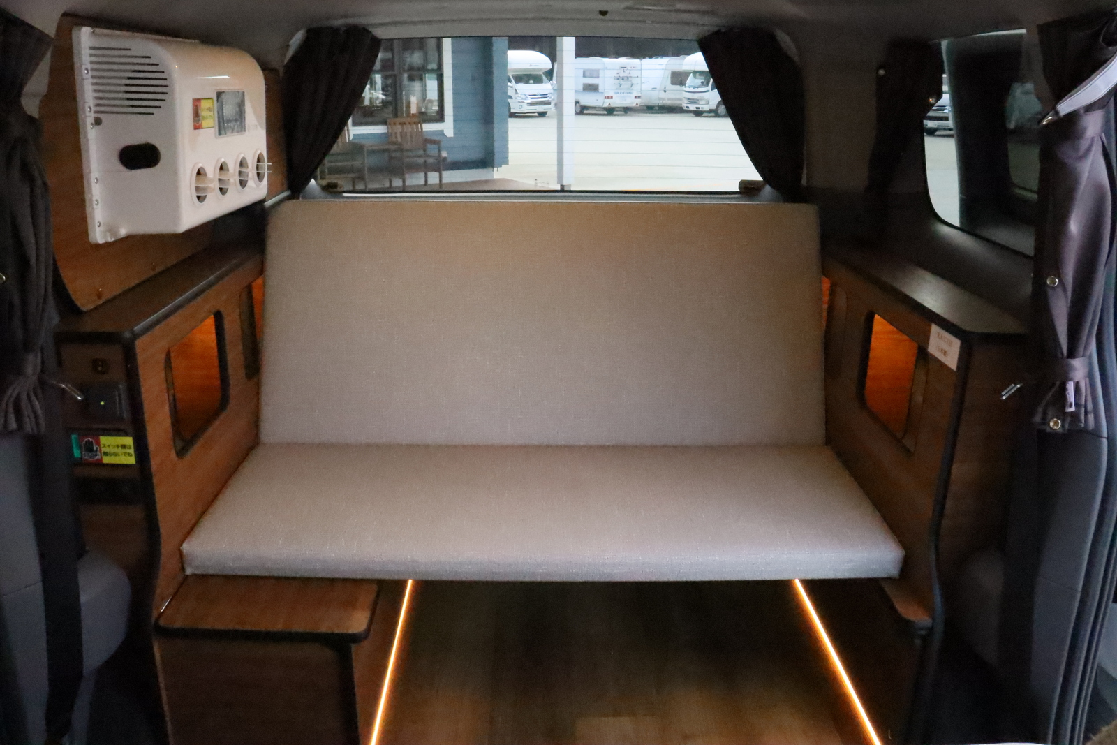 キャンピングカーバンコン