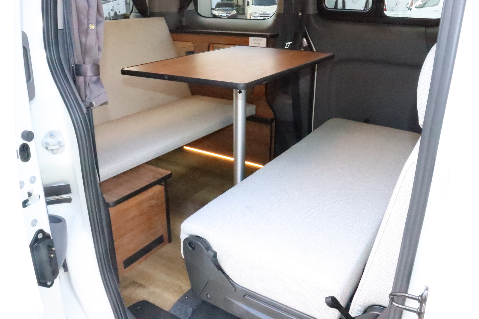 キャンピングカーバンコン