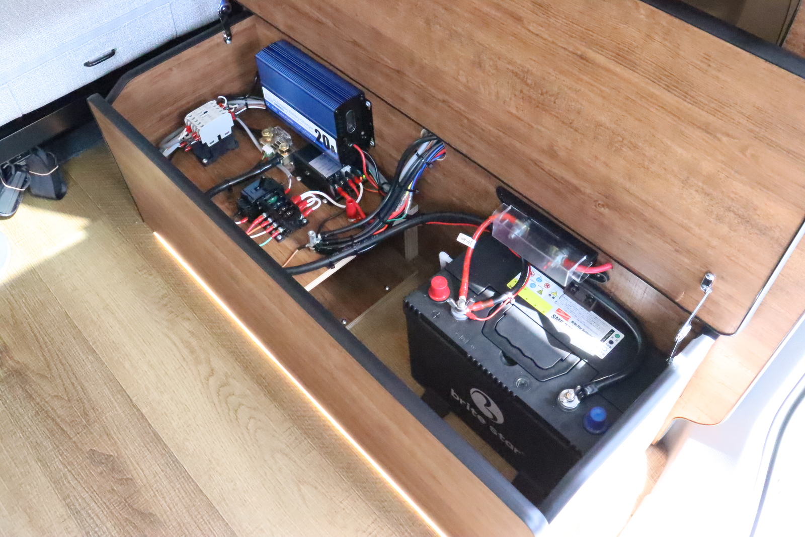 キャンピングカーバンコン