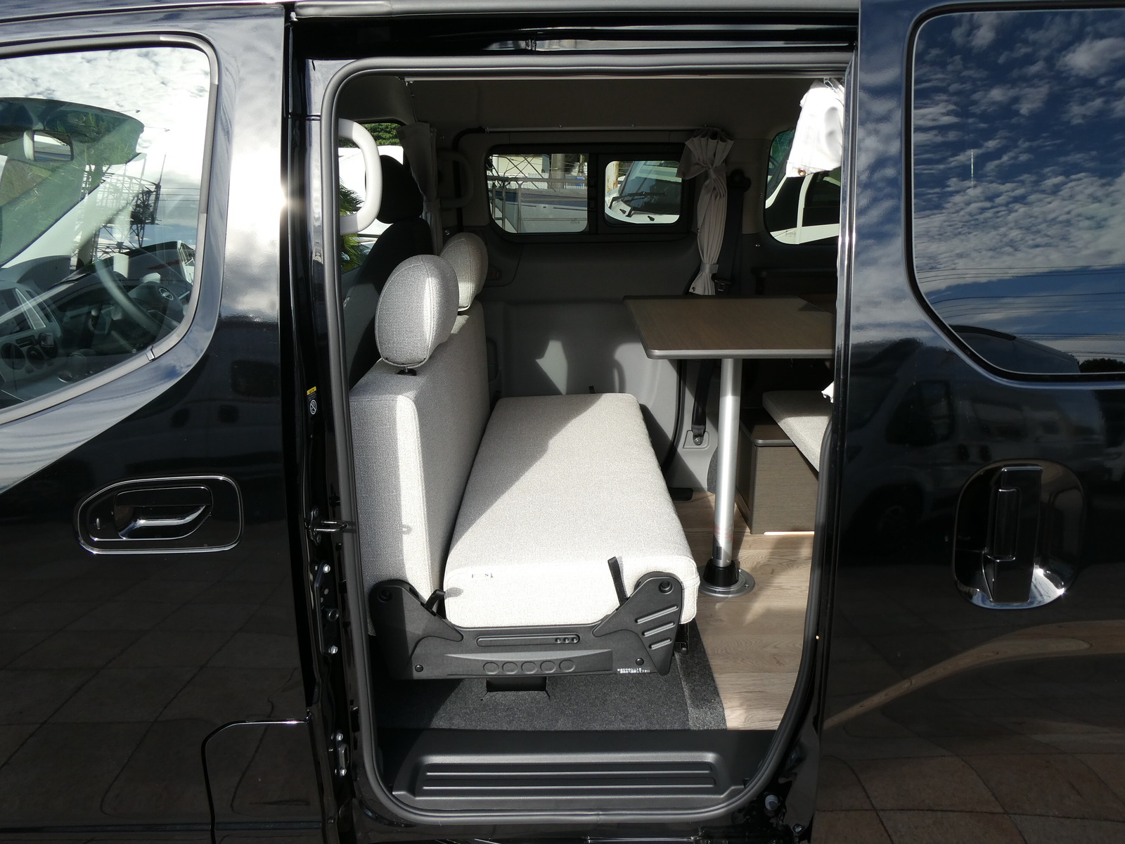 キャンピングカーバンコン