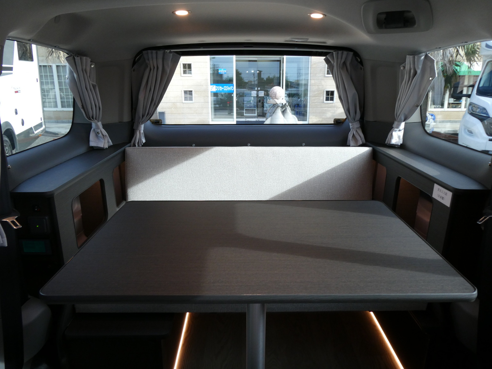 キャンピングカーバンコン