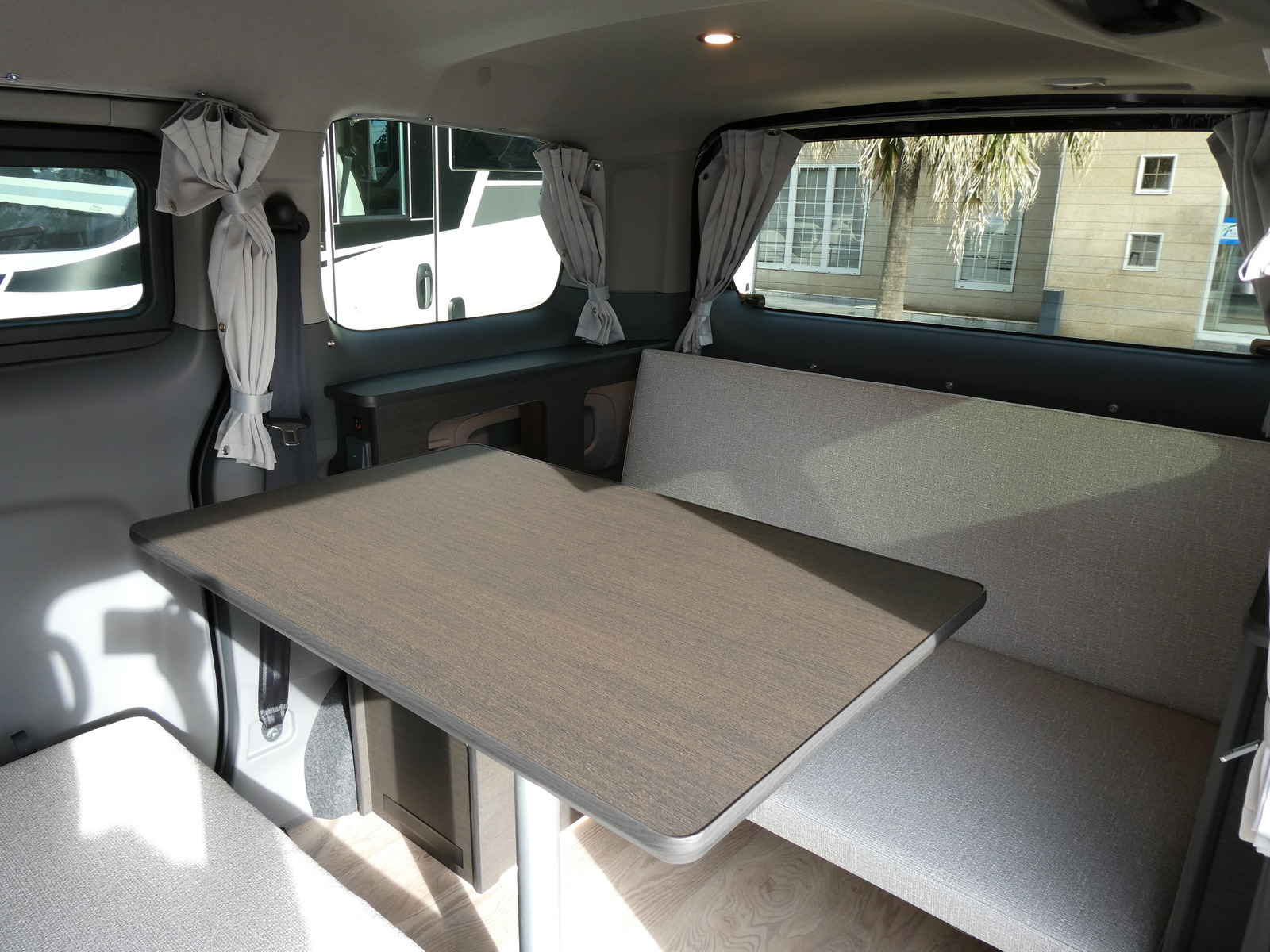 キャンピングカーバンコン