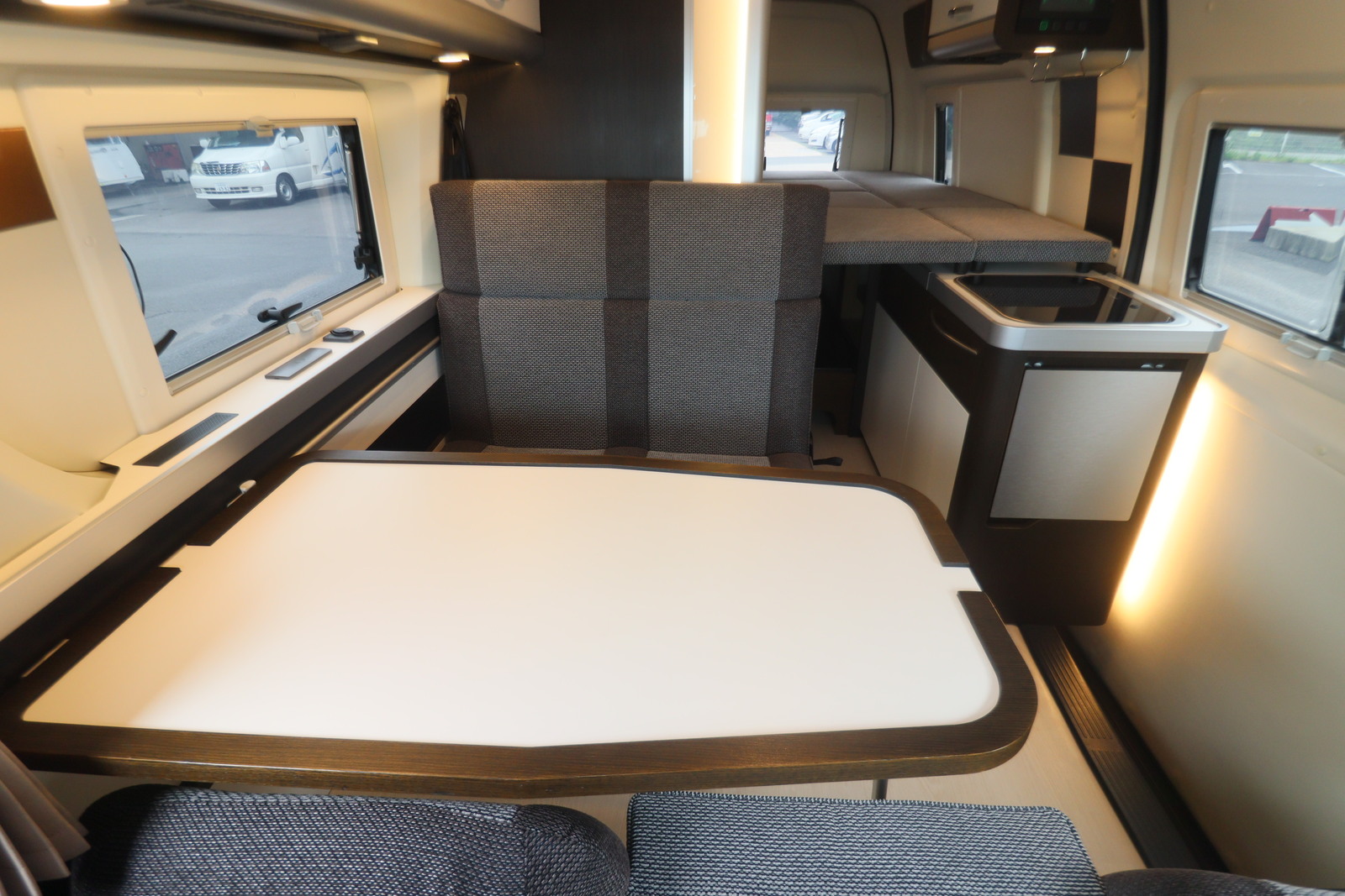 キャンピングカーバンコン