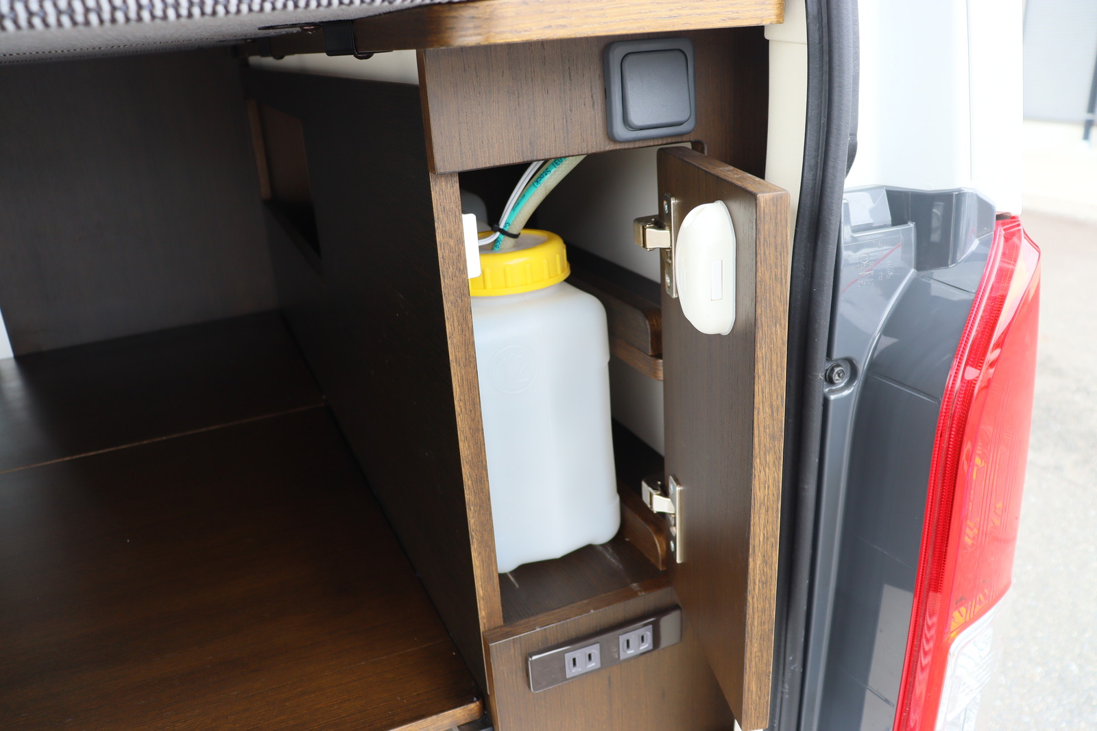 キャンピングカーバンコン