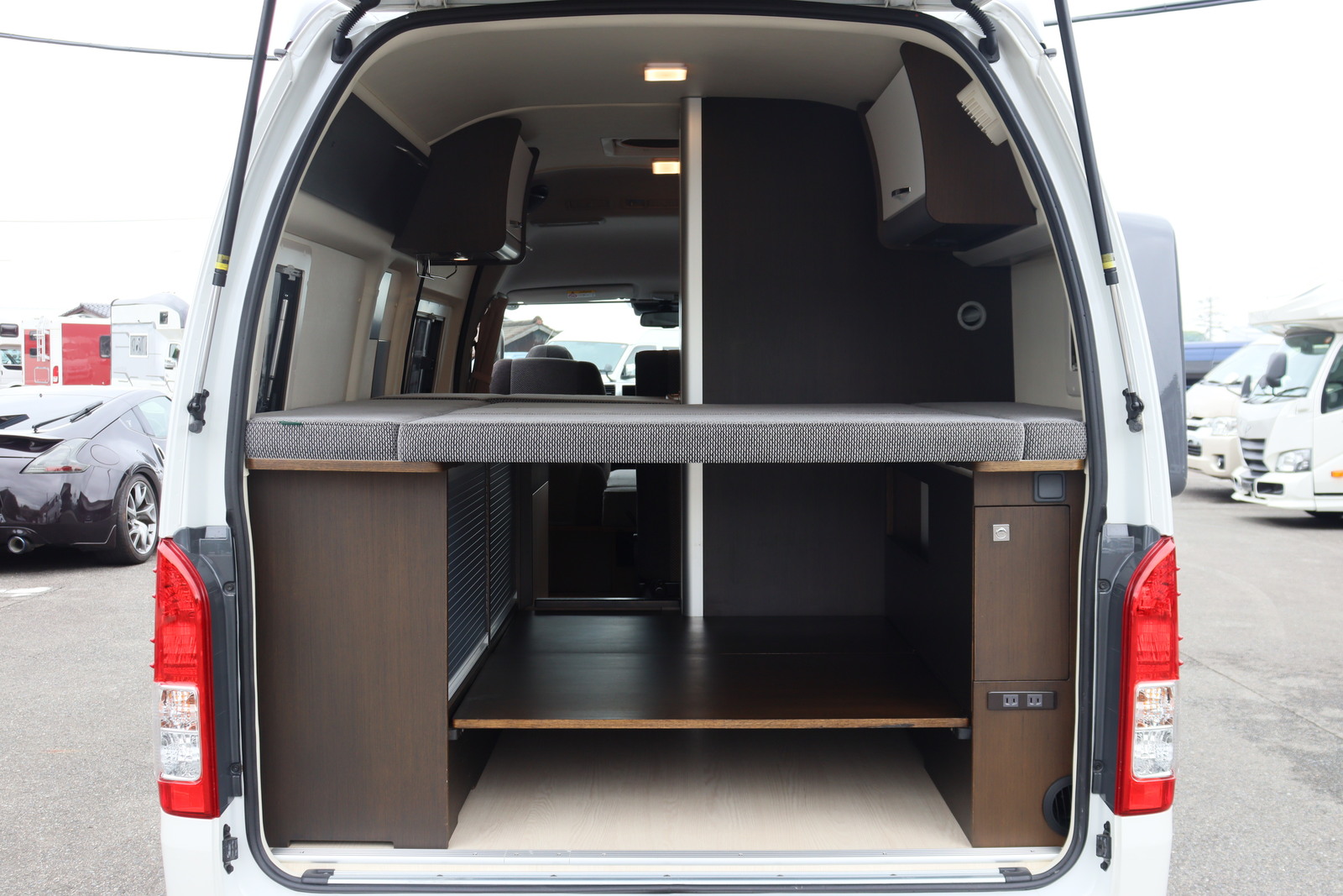 キャンピングカーバンコン