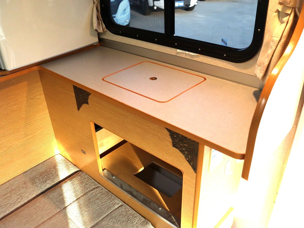 キャンピングカー軽キャンパー