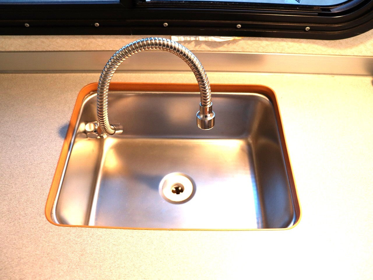 キャンピングカー軽キャンパー