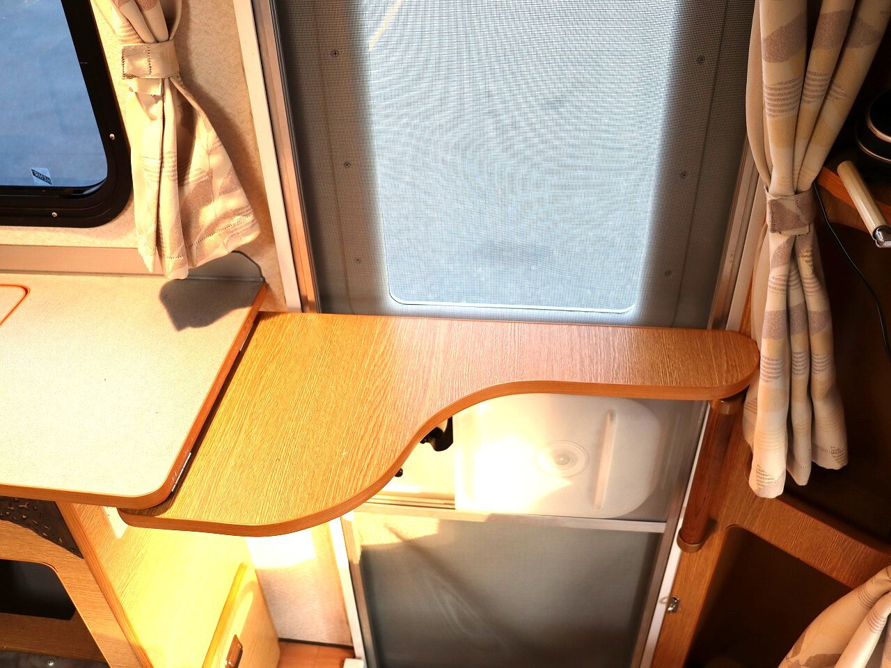 キャンピングカー軽キャンパー