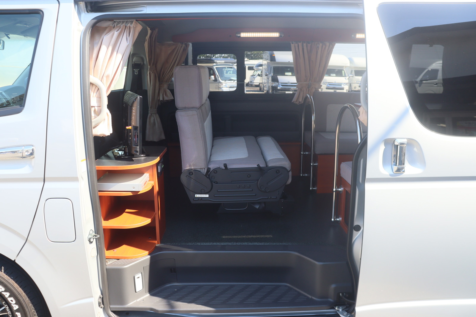 キャンピングカーバンコン