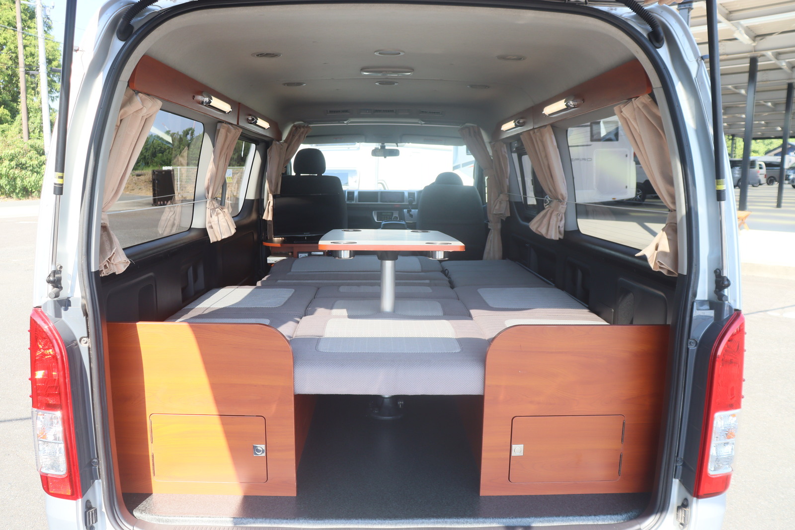 キャンピングカーバンコン