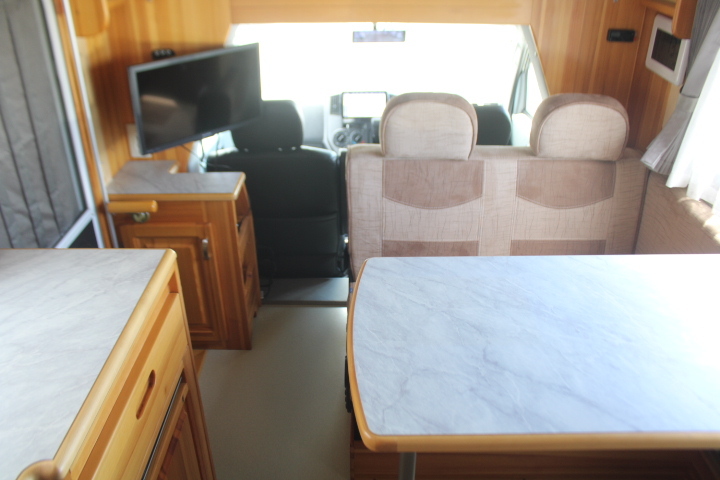 キャンピングカーキャブコン