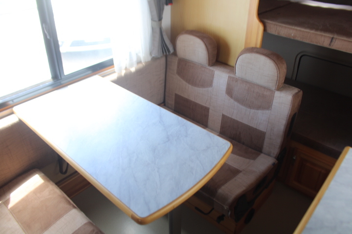 キャンピングカーキャブコン