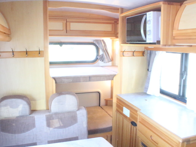 キャンピングカーキャブコン