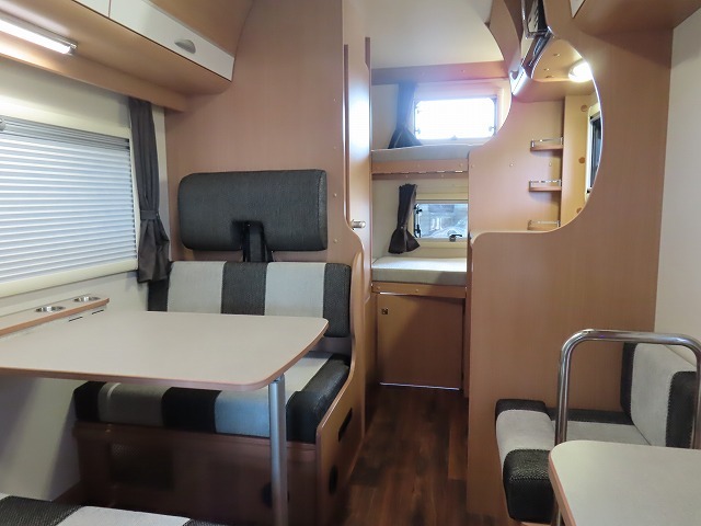 キャンピングカーキャブコン