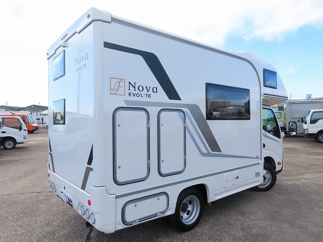 キャンピングカーキャブコン