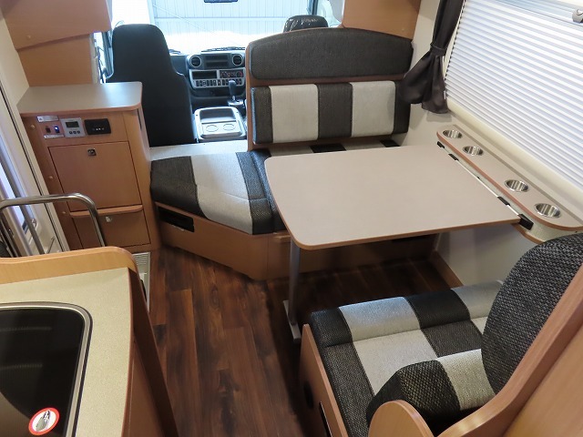 キャンピングカーキャブコン