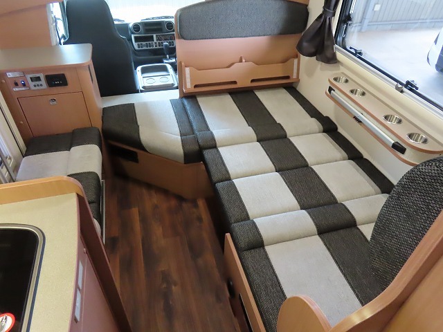 キャンピングカーキャブコン