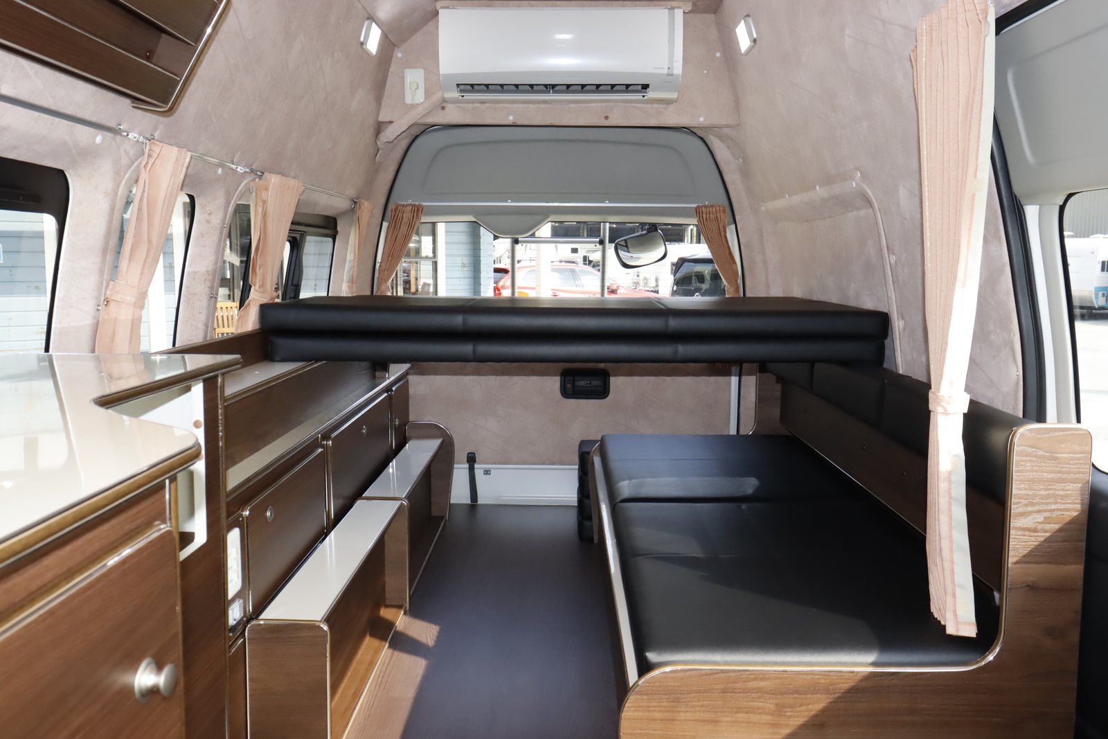 キャンピングカーバンコン