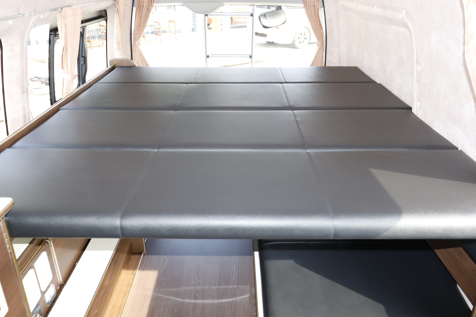 キャンピングカーバンコン