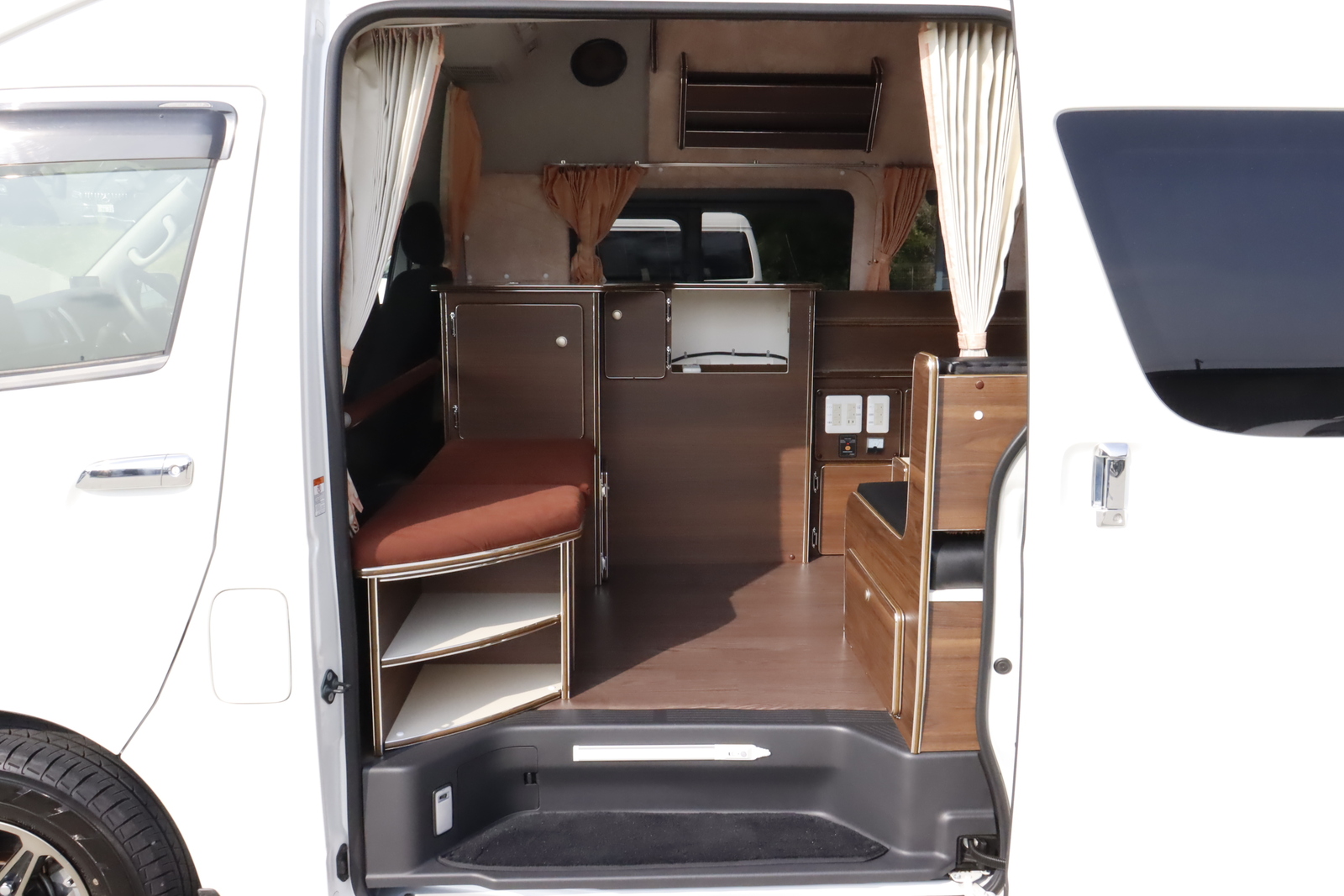 キャンピングカーバンコン