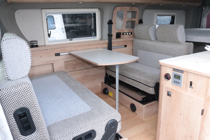 キャンピングカーバンコン