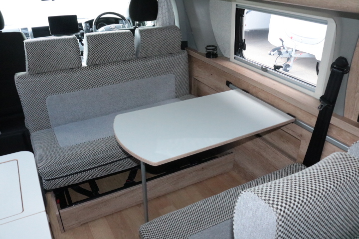 キャンピングカーバンコン