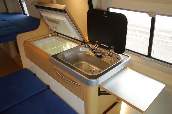 キャンピングカーバンコン