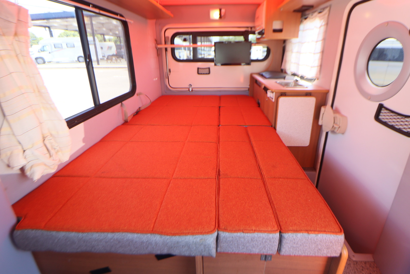 キャンピングカー軽キャンパー