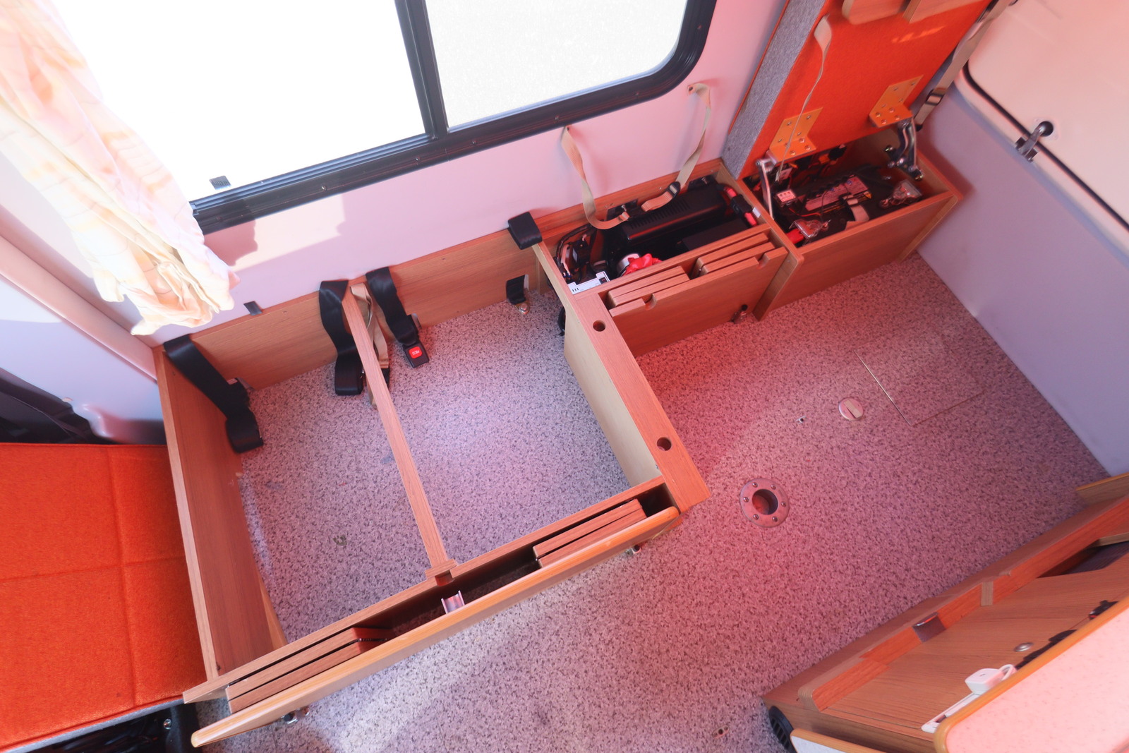 キャンピングカー軽キャンパー