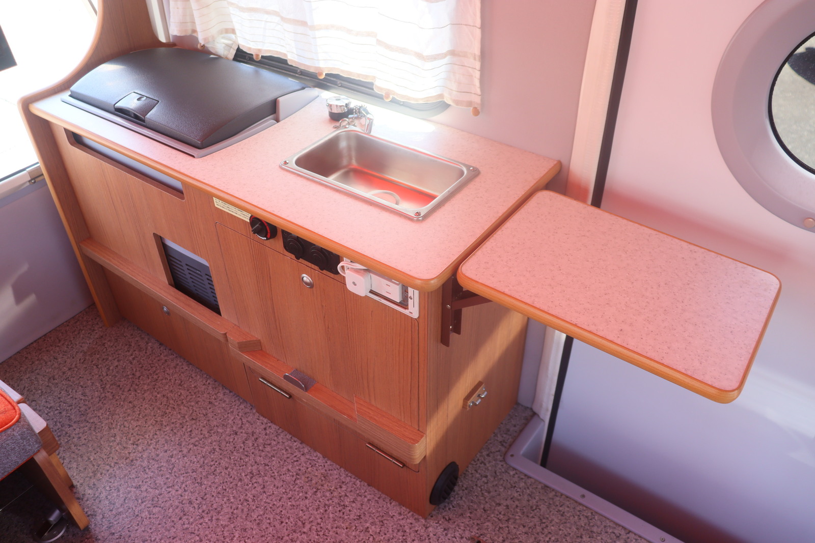 キャンピングカー軽キャンパー