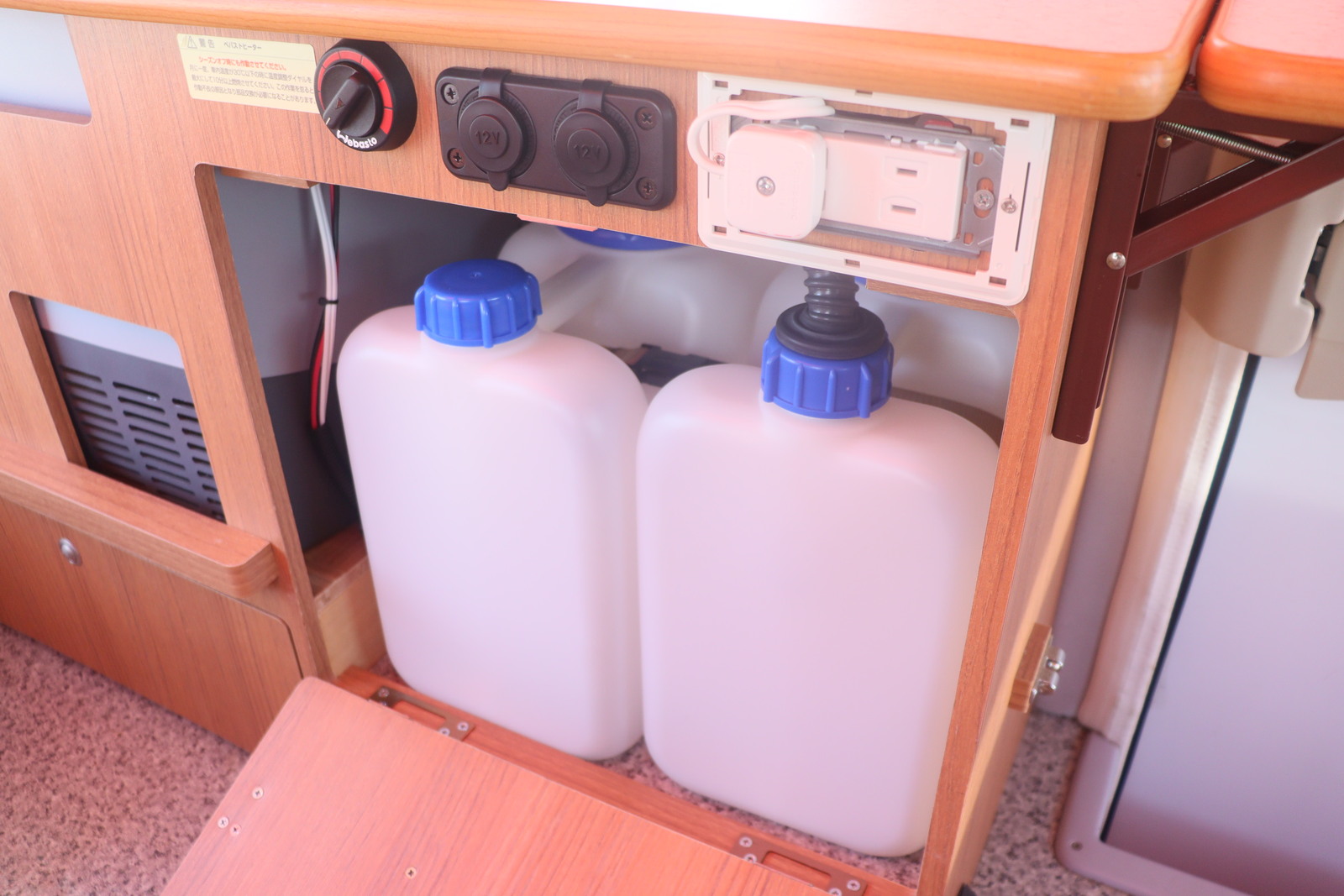 キャンピングカー軽キャンパー