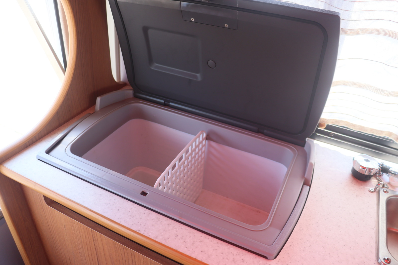 キャンピングカー軽キャンパー