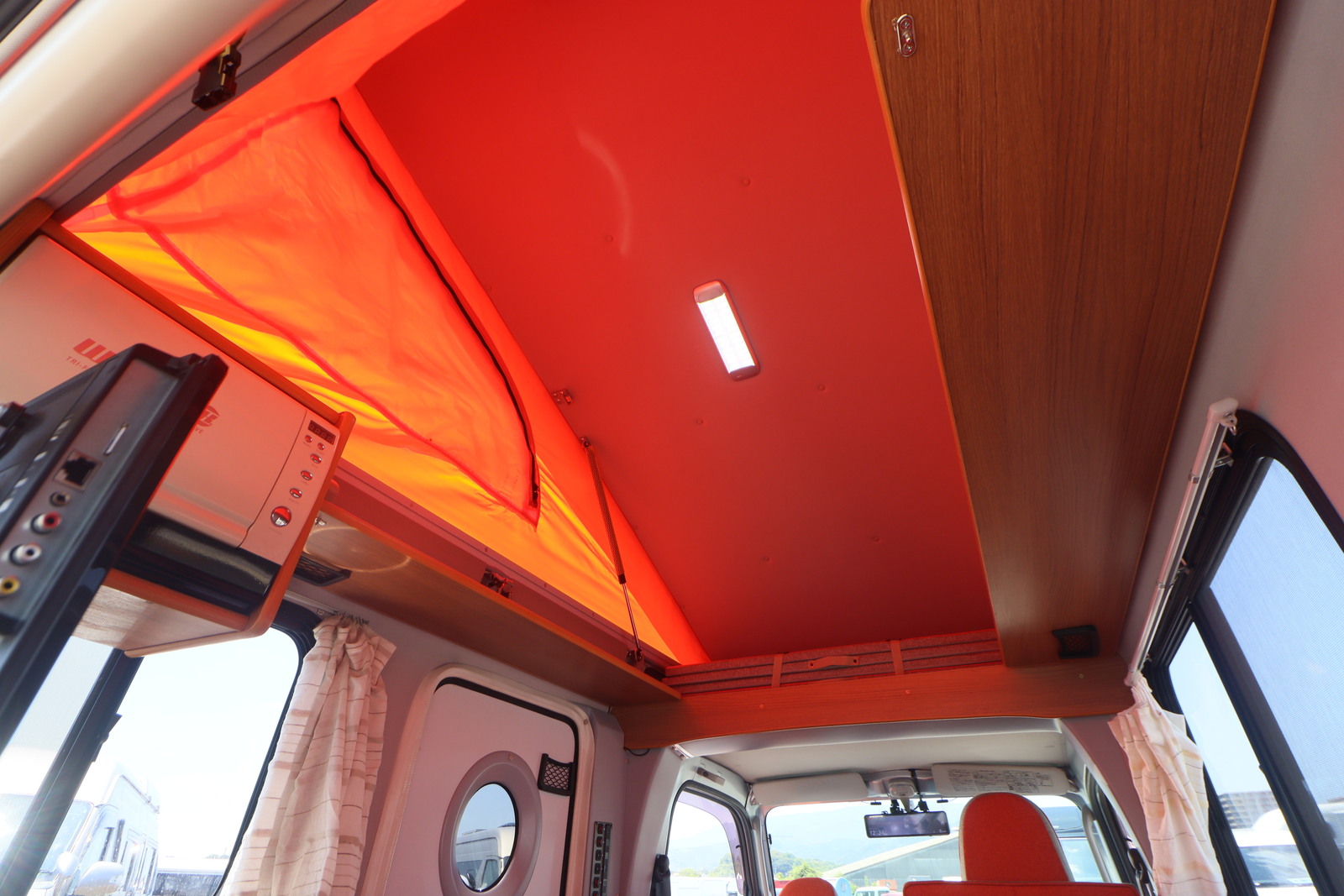 キャンピングカー軽キャンパー