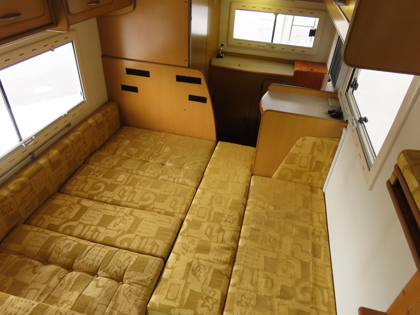 キャンピングカーキャブコン