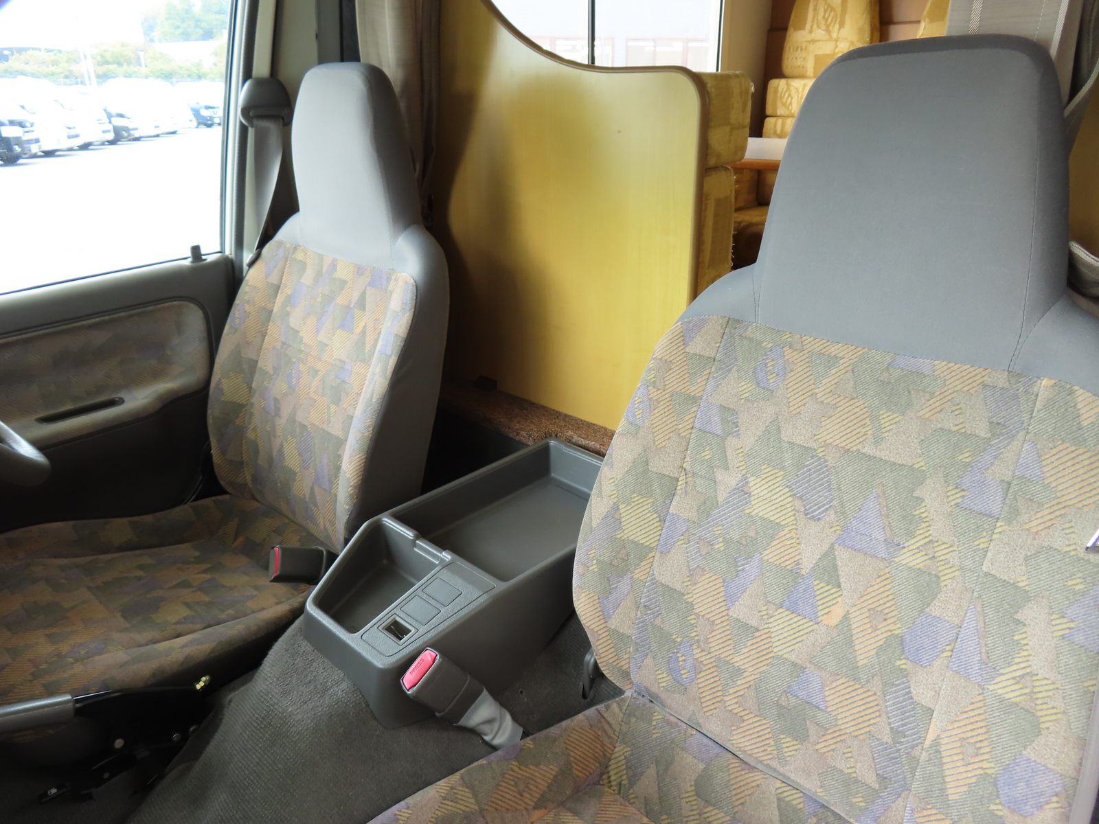 キャンピングカーキャブコン