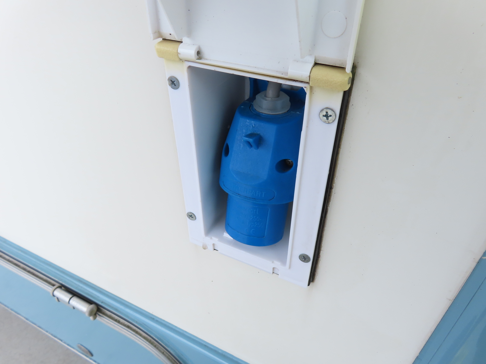 キャンピングカーキャブコン