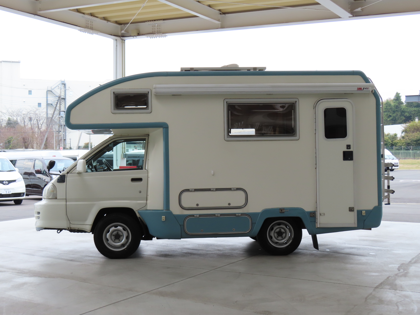 キャンピングカーキャブコン