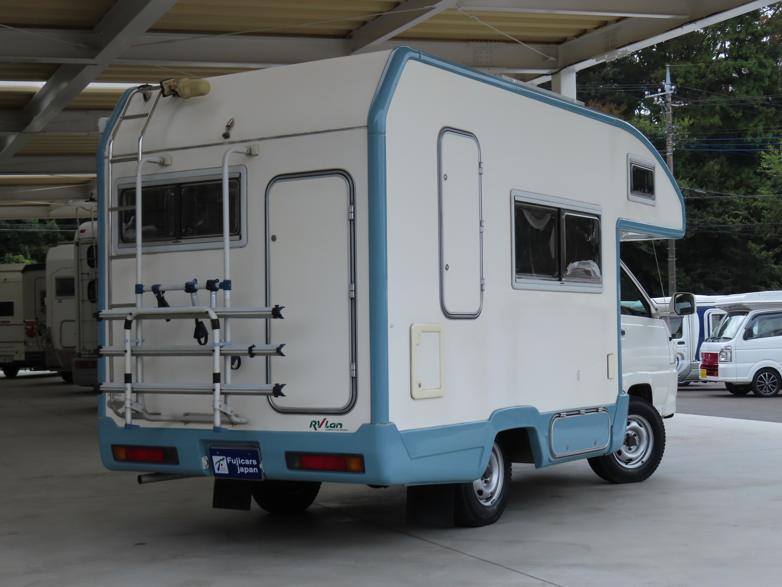 キャンピングカーキャブコン