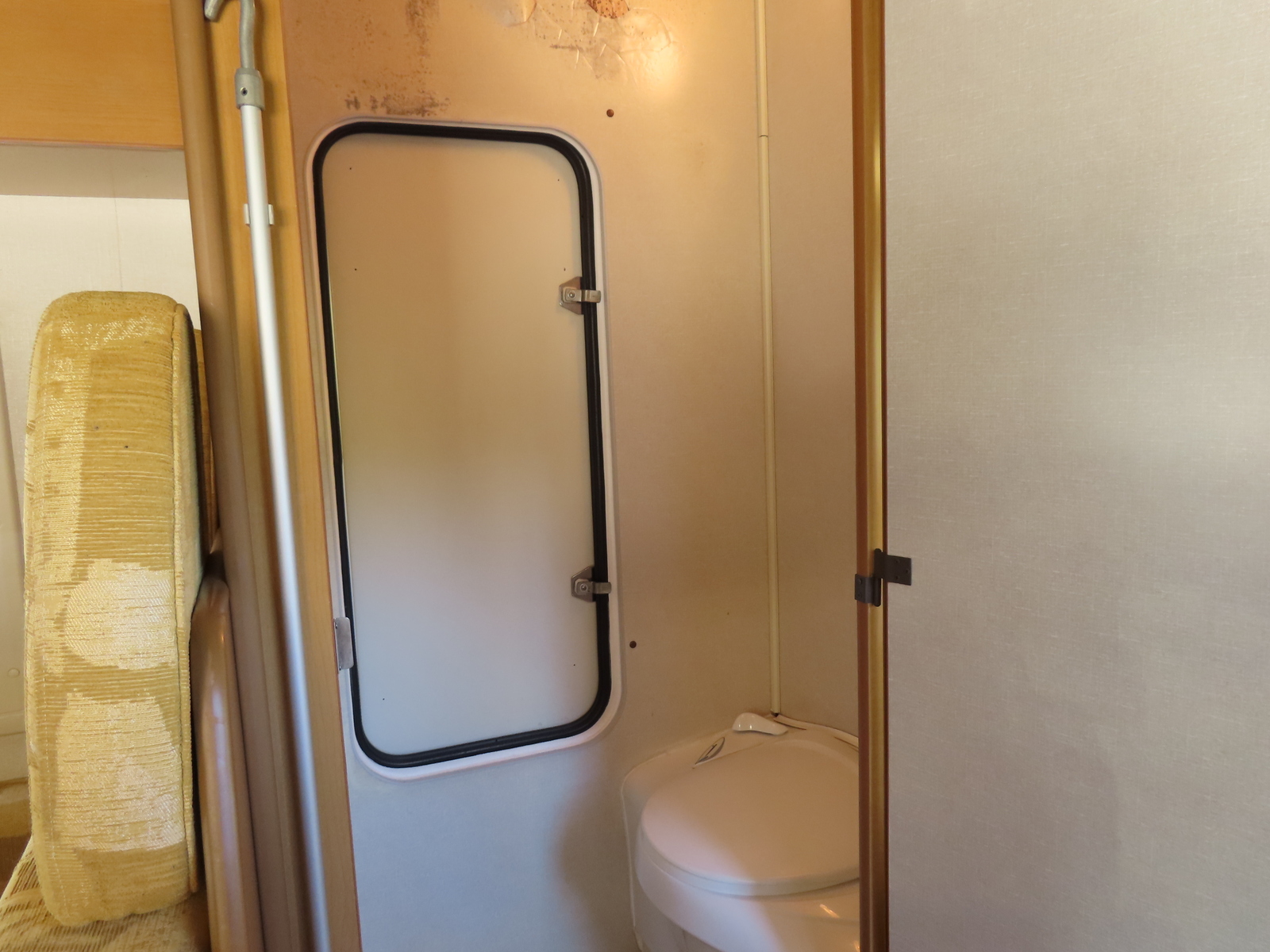 キャンピングカーキャブコン