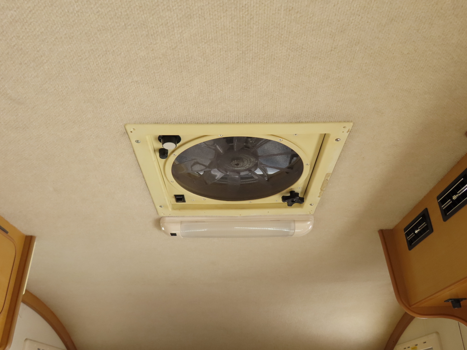 キャンピングカーキャブコン