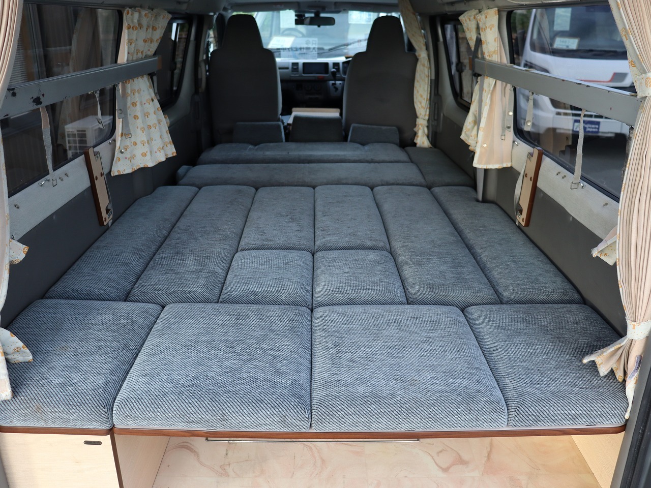 キャンピングカーバンコン