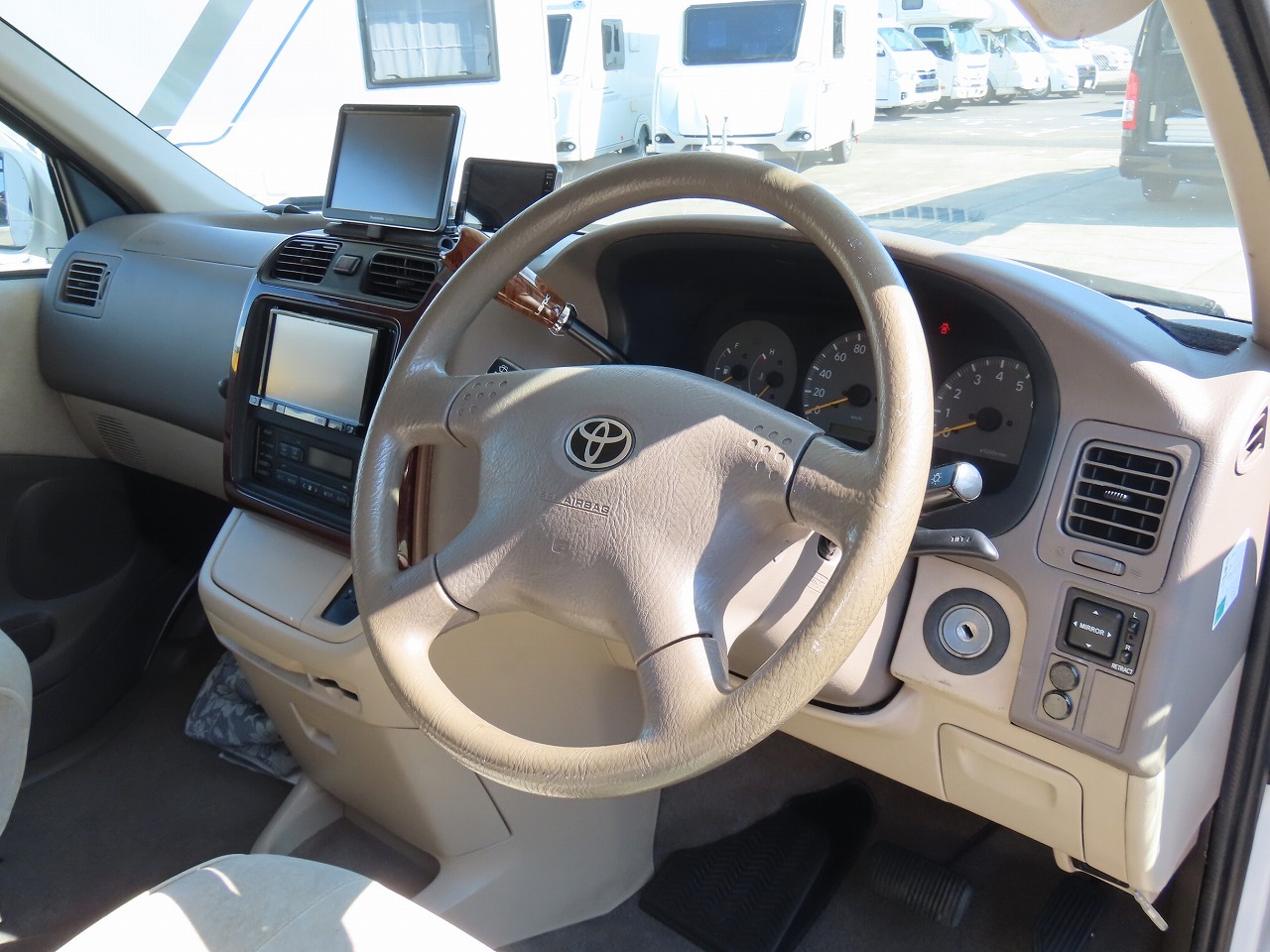 キャンピングカーキャブコン