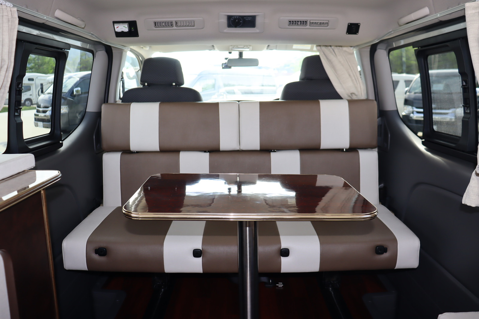 キャンピングカーバンコン