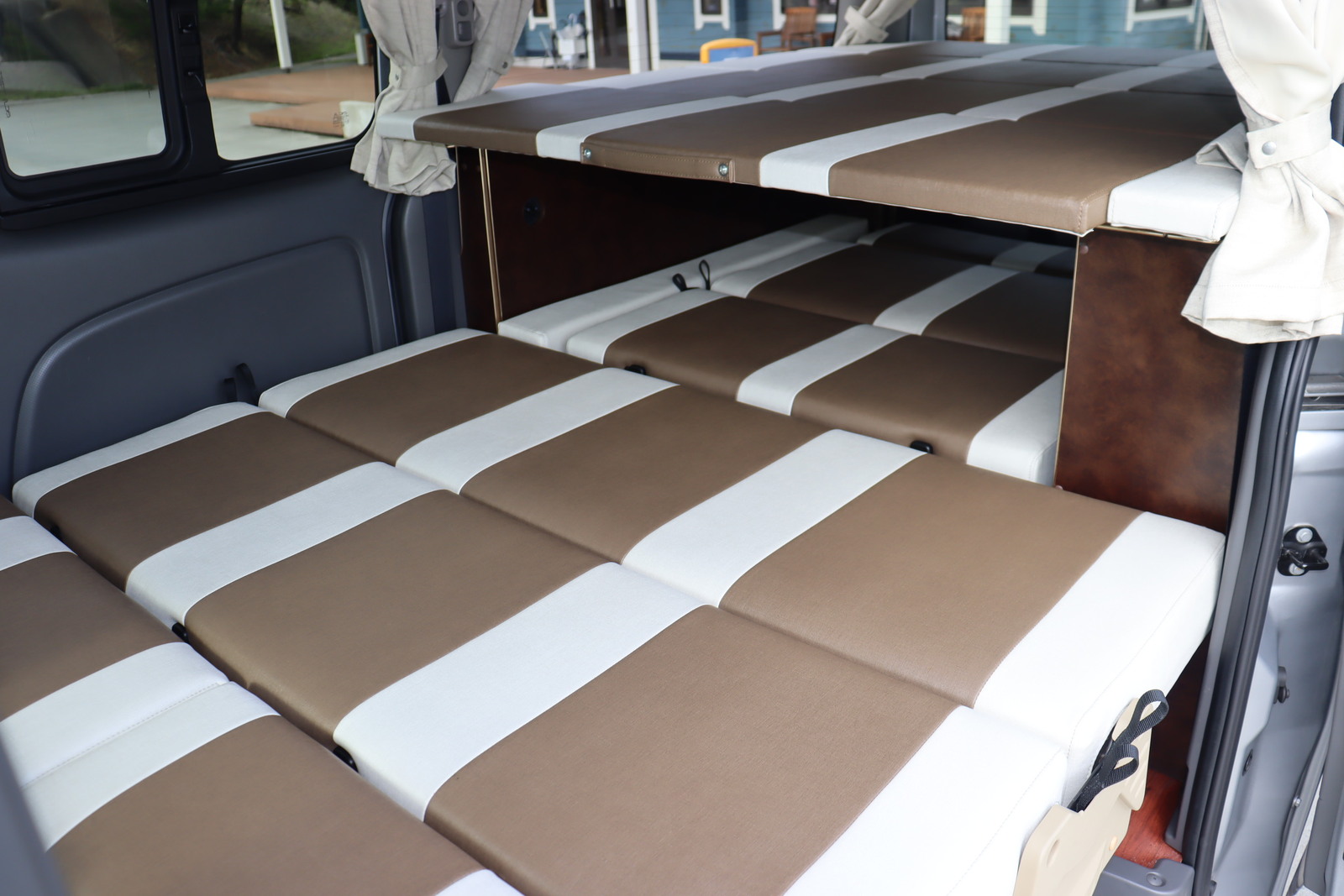 キャンピングカーバンコン