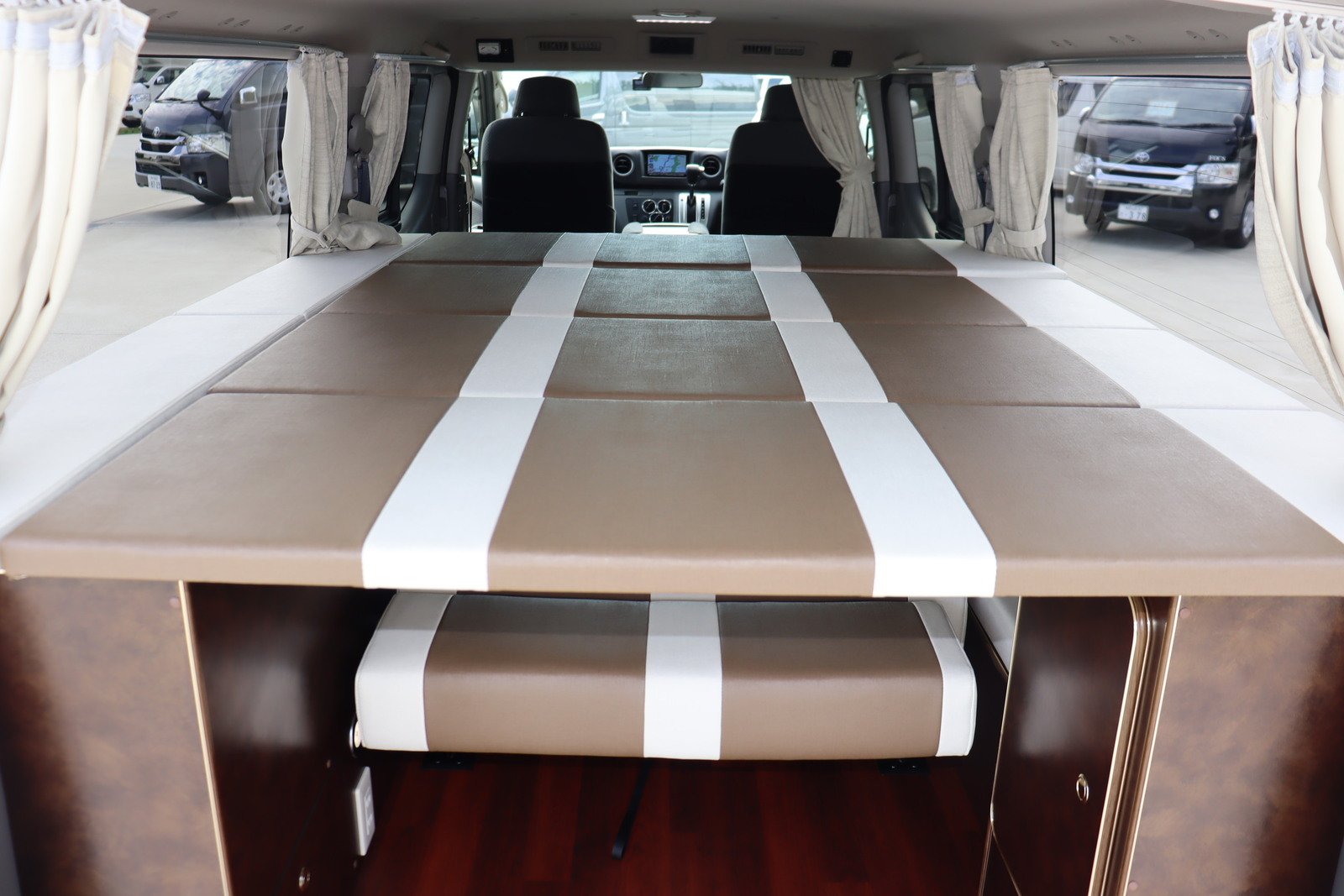 キャンピングカーバンコン