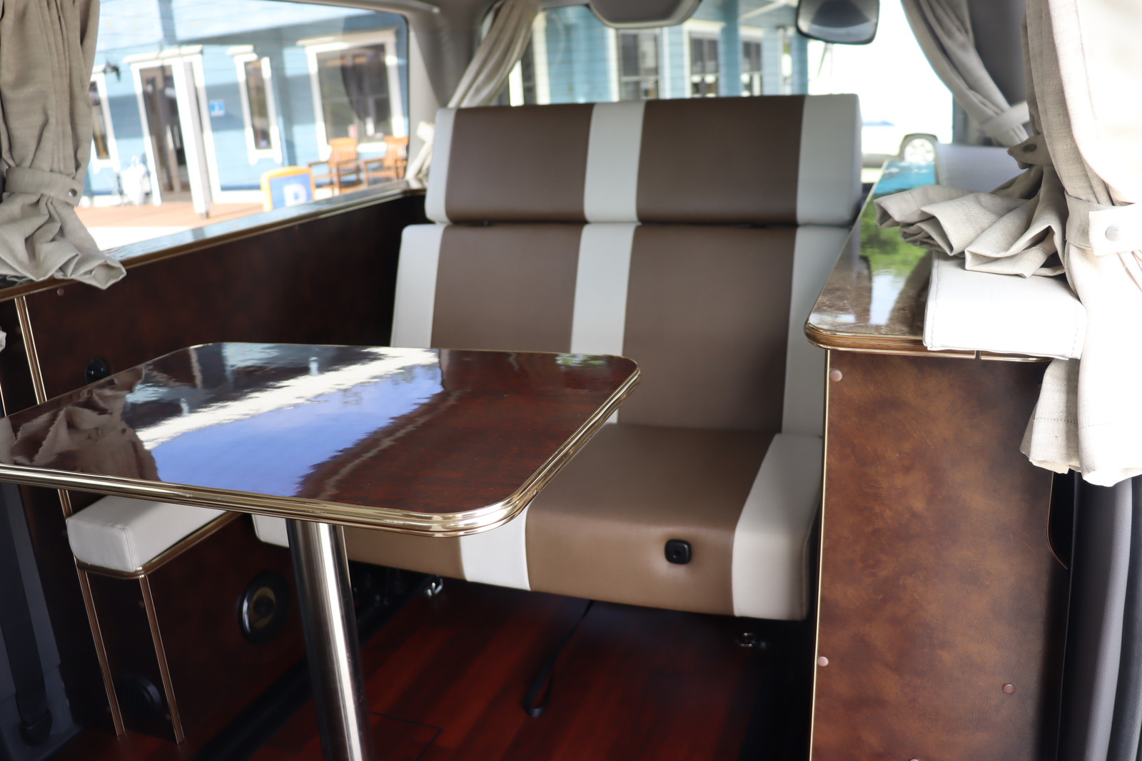 キャンピングカーバンコン