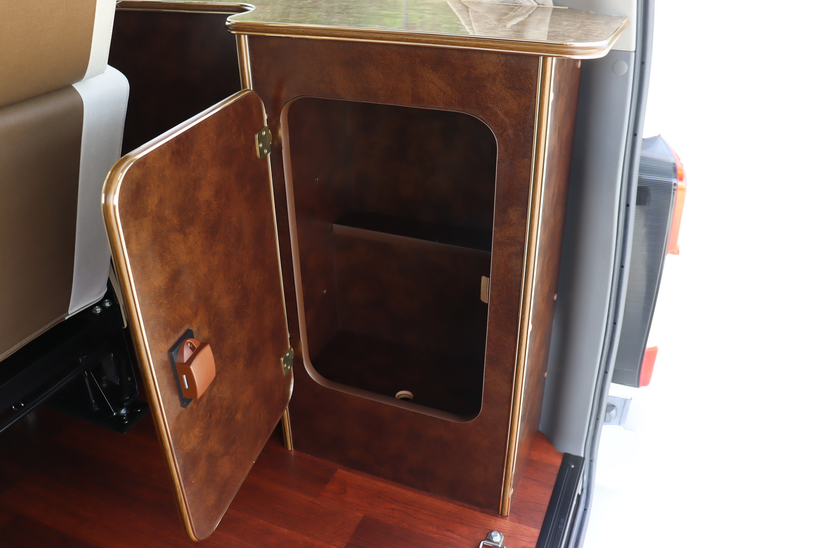 キャンピングカーバンコン