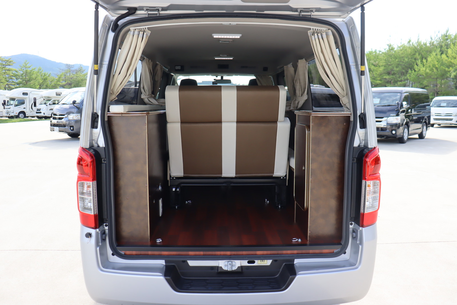 キャンピングカーバンコン