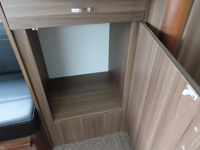 キャンピングカートレーラー