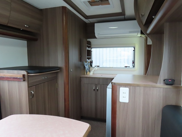 キャンピングカートレーラー